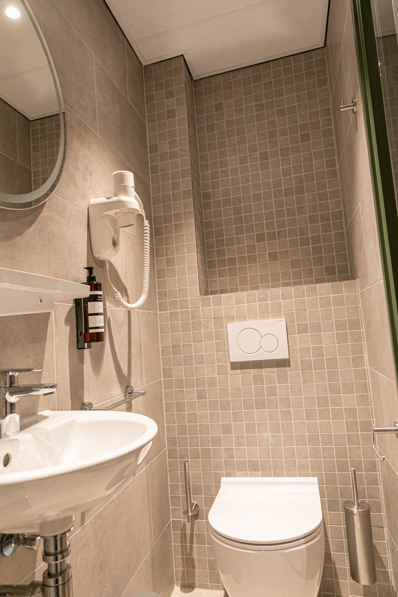 Kleine tweepersoonskamer - toilet